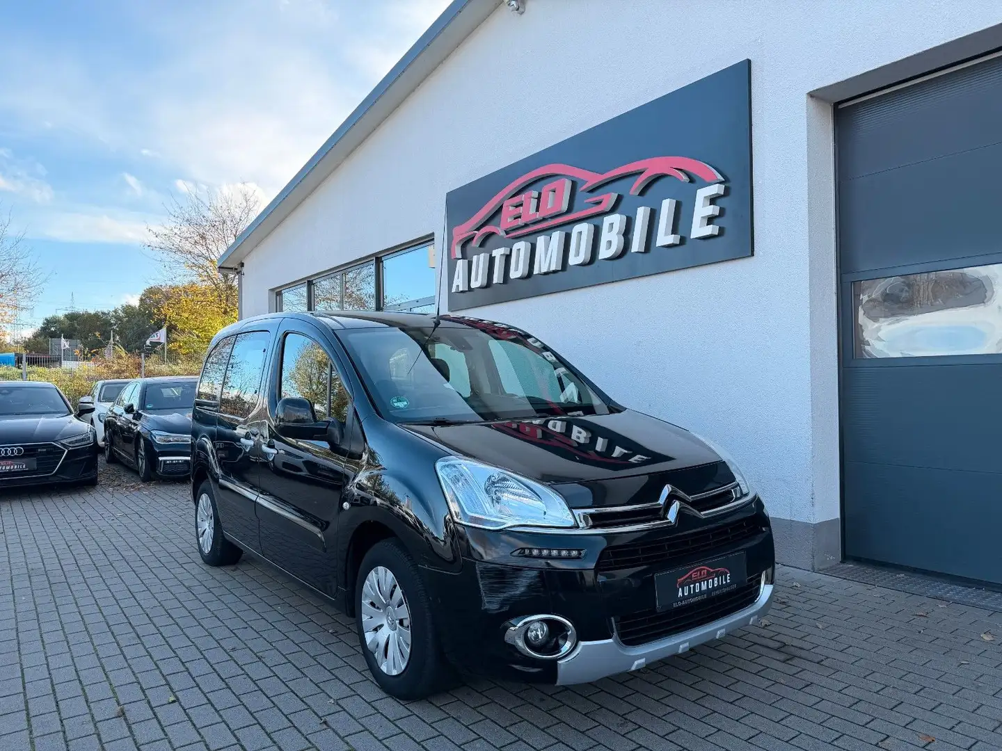 Citroen Berlingo Kombi Selection*Automatik*AHK*Tempomat* Schwarz - 1
