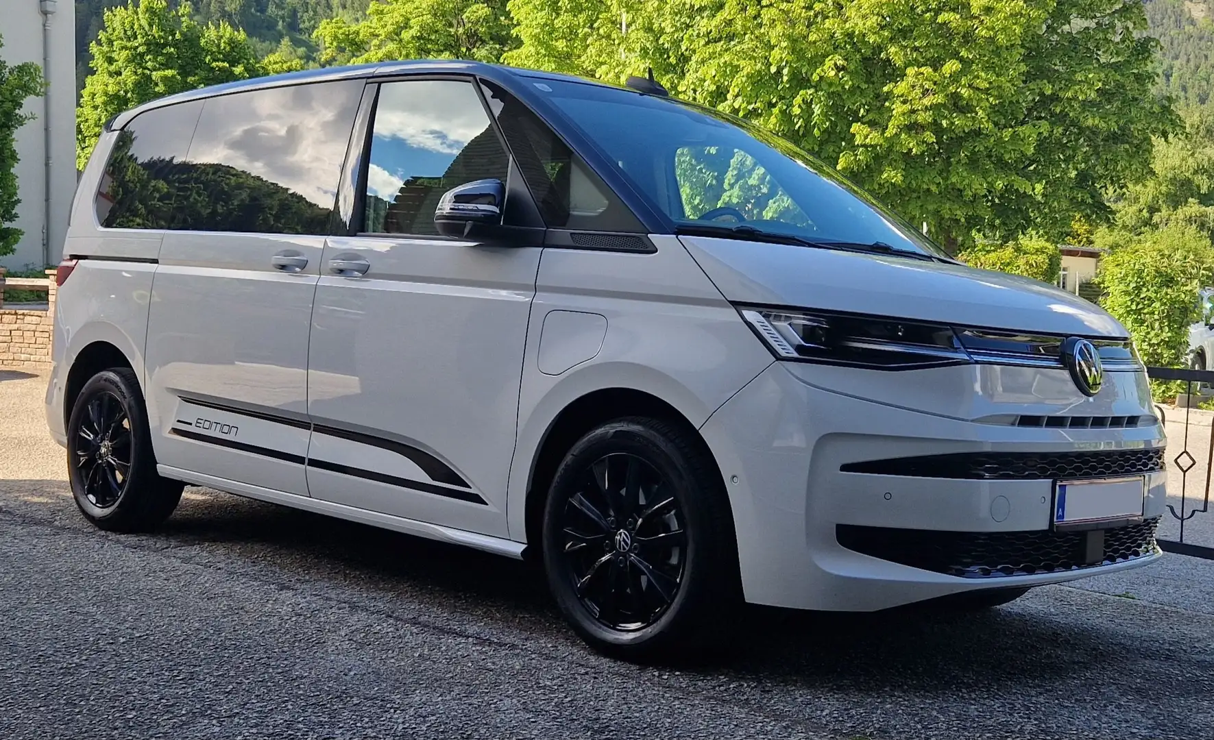 Volkswagen T7 Multivan Edition eHybrid Weiß - 2