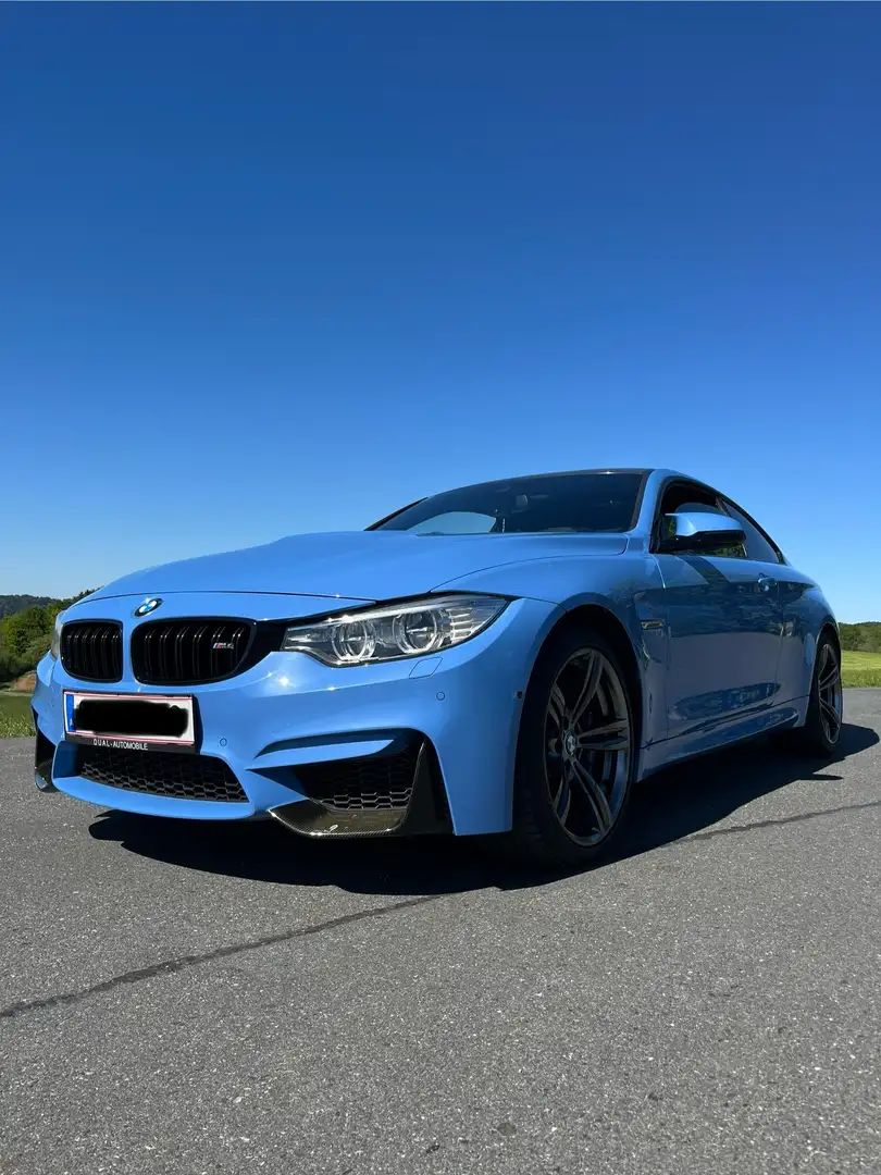 BMW M4 F82 Yas Marina Blau - 1