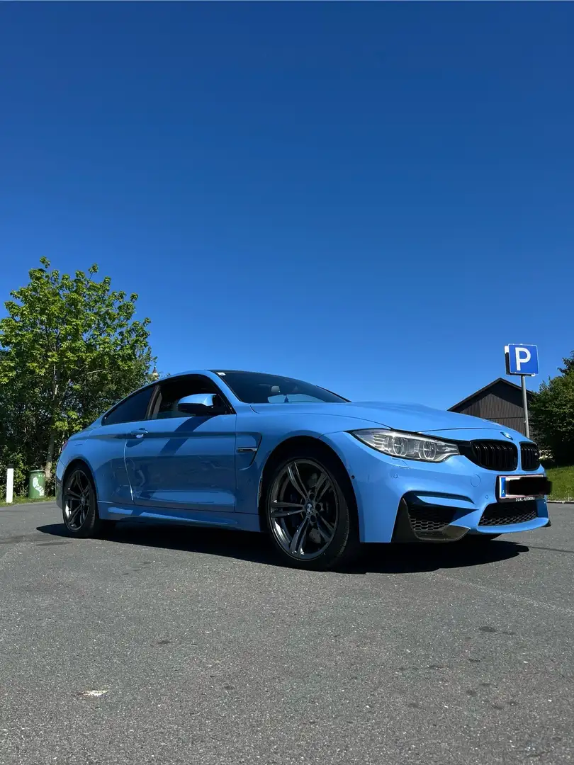 BMW M4 F82 Yas Marina Blau - 2