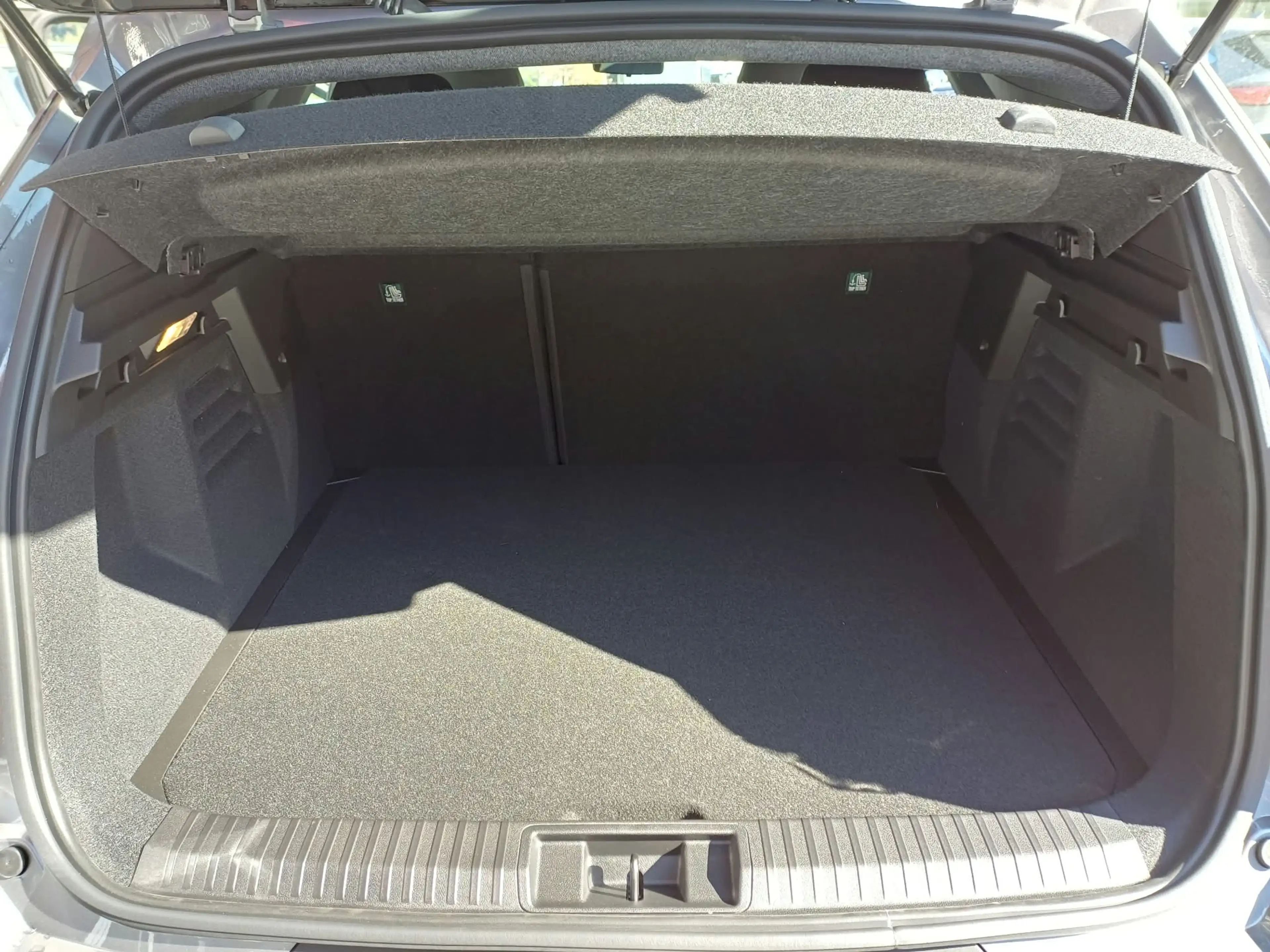 Mitsubishi Grandis 1,8 HEV Invite — photo 11