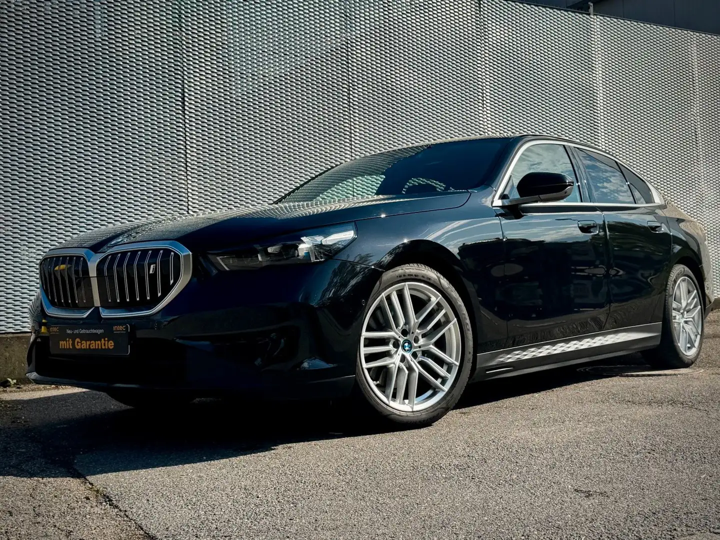 BMW i5 eDrive40* Neuwertig+Top Ausstattung Noir - 1