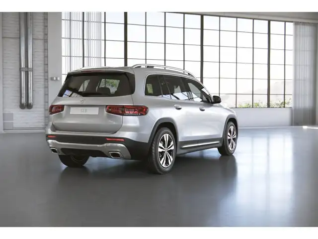 Mercedes-Benz GLB view 3