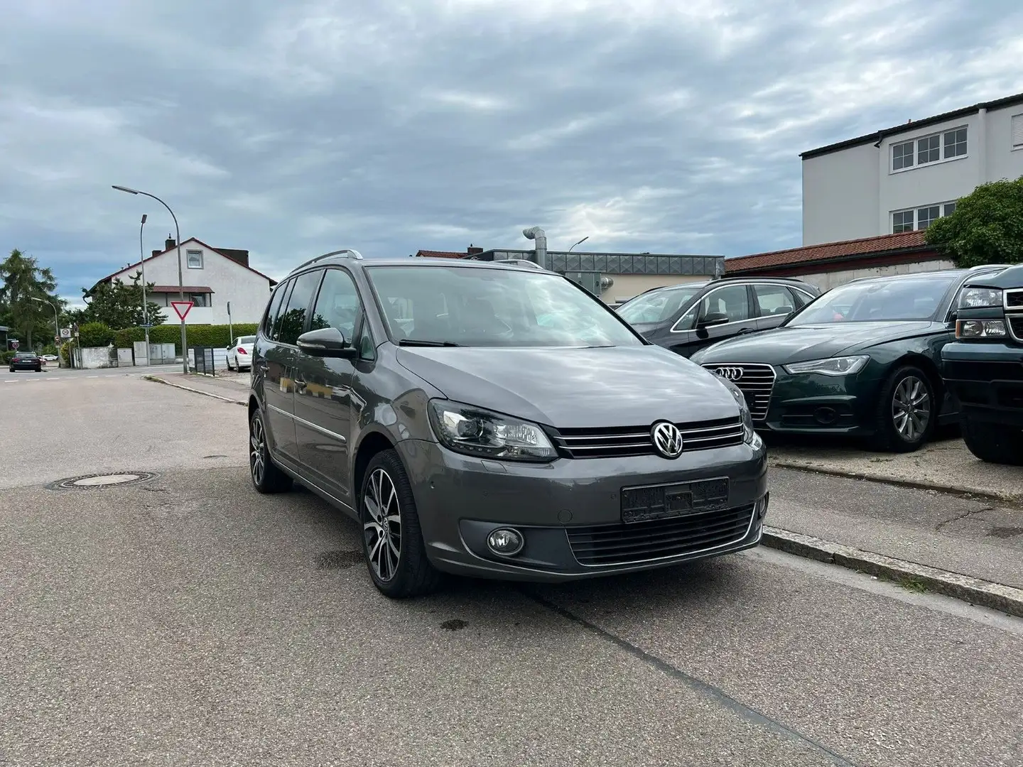 Volkswagen Touran 2.0 TDI DGS Highline Xenon Ahk PDC 7Sitze Grijs - 1
