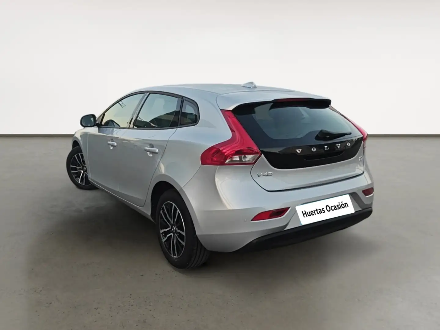 Volvo V40 BERLINA CON PORTON 2.0 T2 MOMENTUM 122 5P Plateado - 2