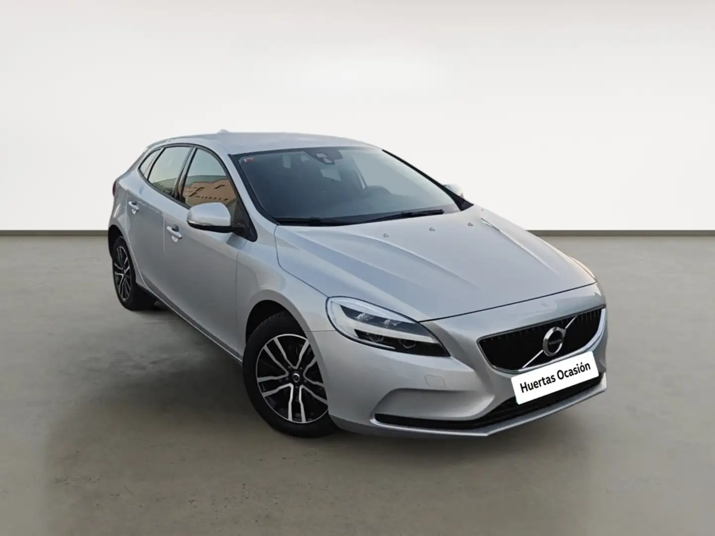 Volvo V40 BERLINA CON PORTON 2.0 T2 MOMENTUM 122 5P Plateado - 1