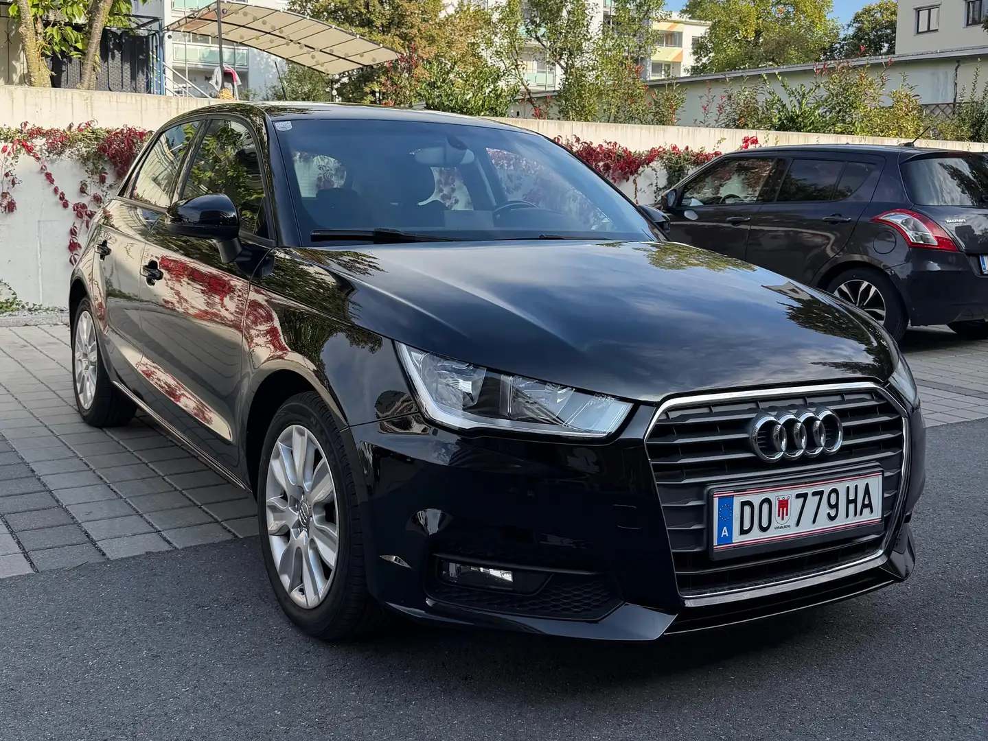 Audi A1 A1 SB 1,0 TFSI Design S-tronic Design Schwarz - 2