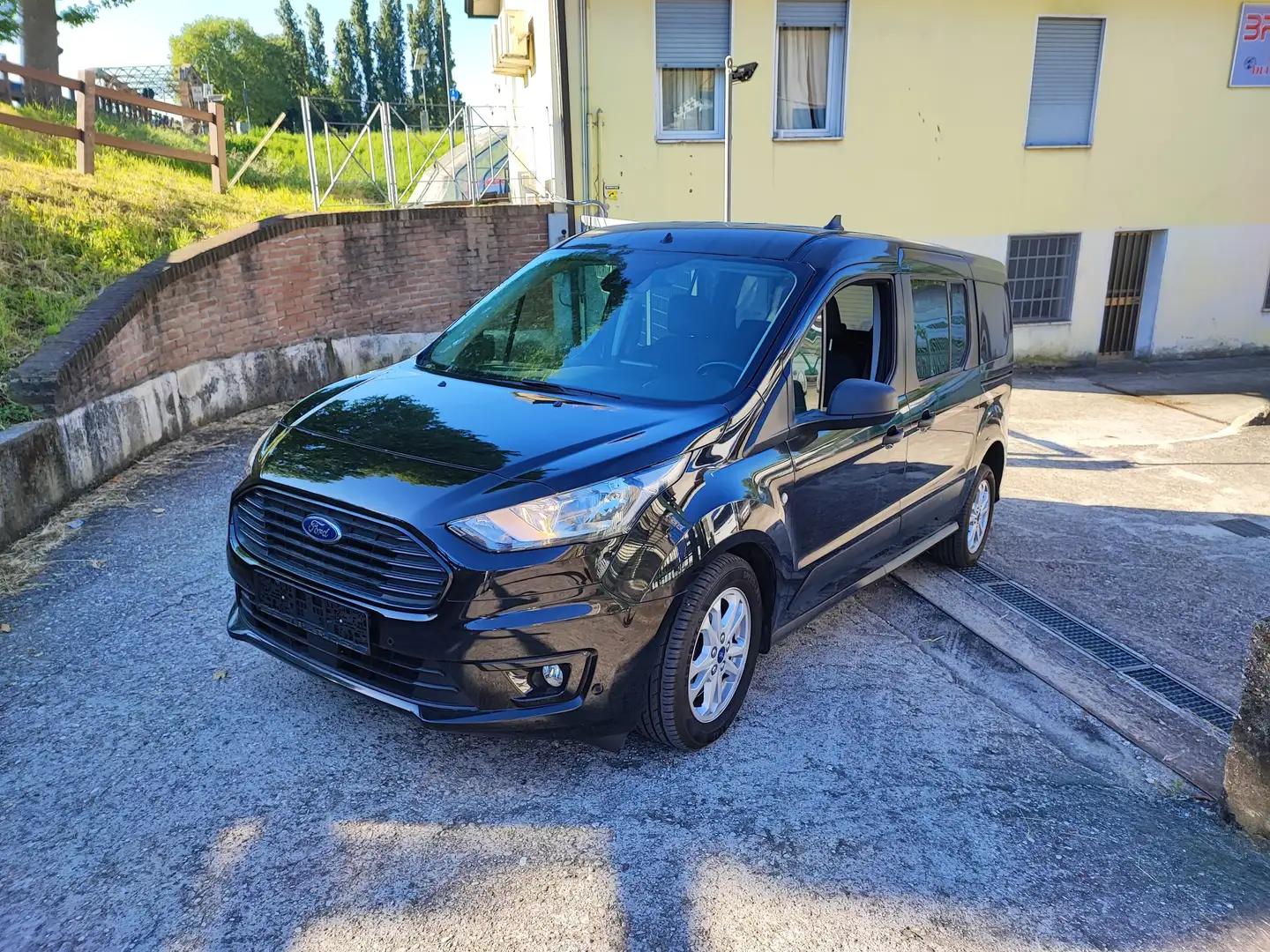 Ford Grand Tourneo 7 Posti-Euro 6d-TEMP-Gancio Traino KG 1270 Noir - 2