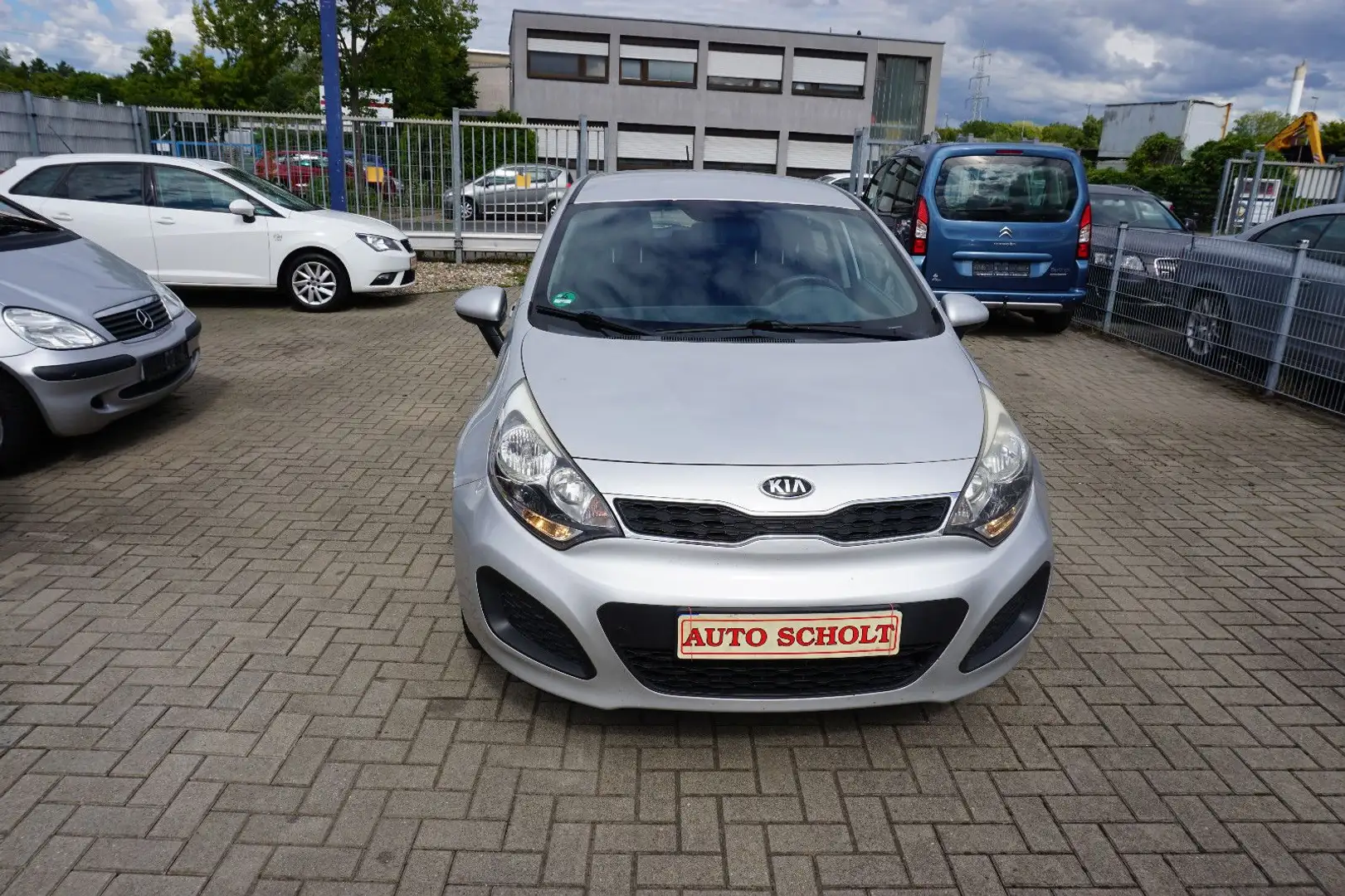 Kia Rio Edition 7 Plateado - 2