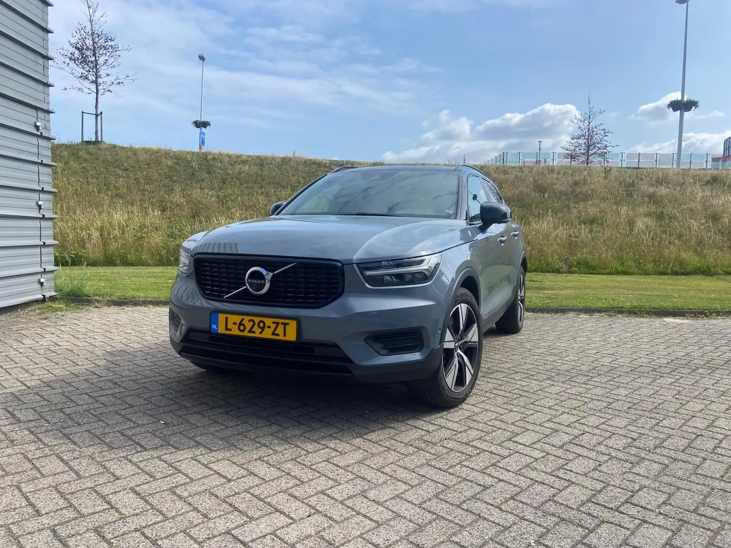 Volvo XC40 T5 262PK R-Design | 360º | Panoramadak | Pilot Ass Gris - 1