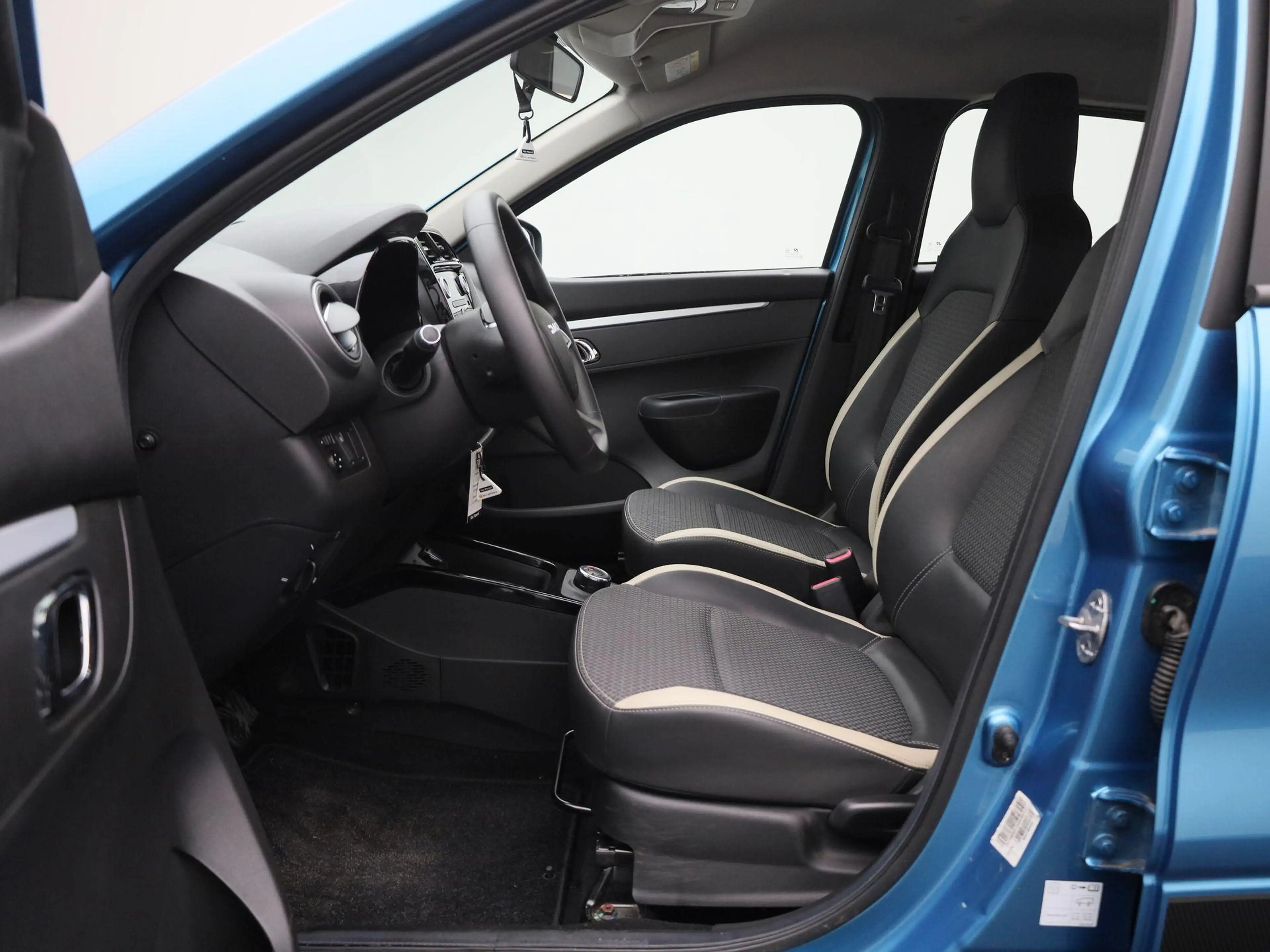 Dacia Spring Essential 27 kWh Airco | — photo 11
