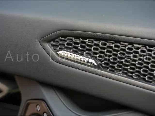 Lamborghini Evo view 13