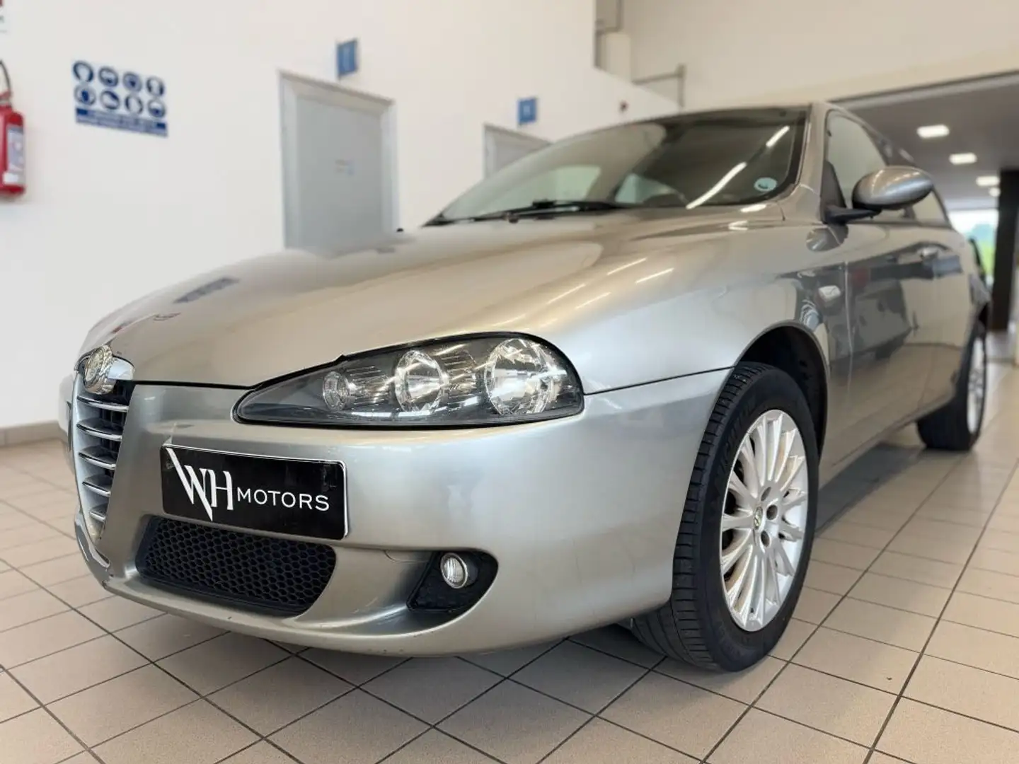 Alfa Romeo 147 1.9 JTD (120) 5 porte Progression Gris - 1