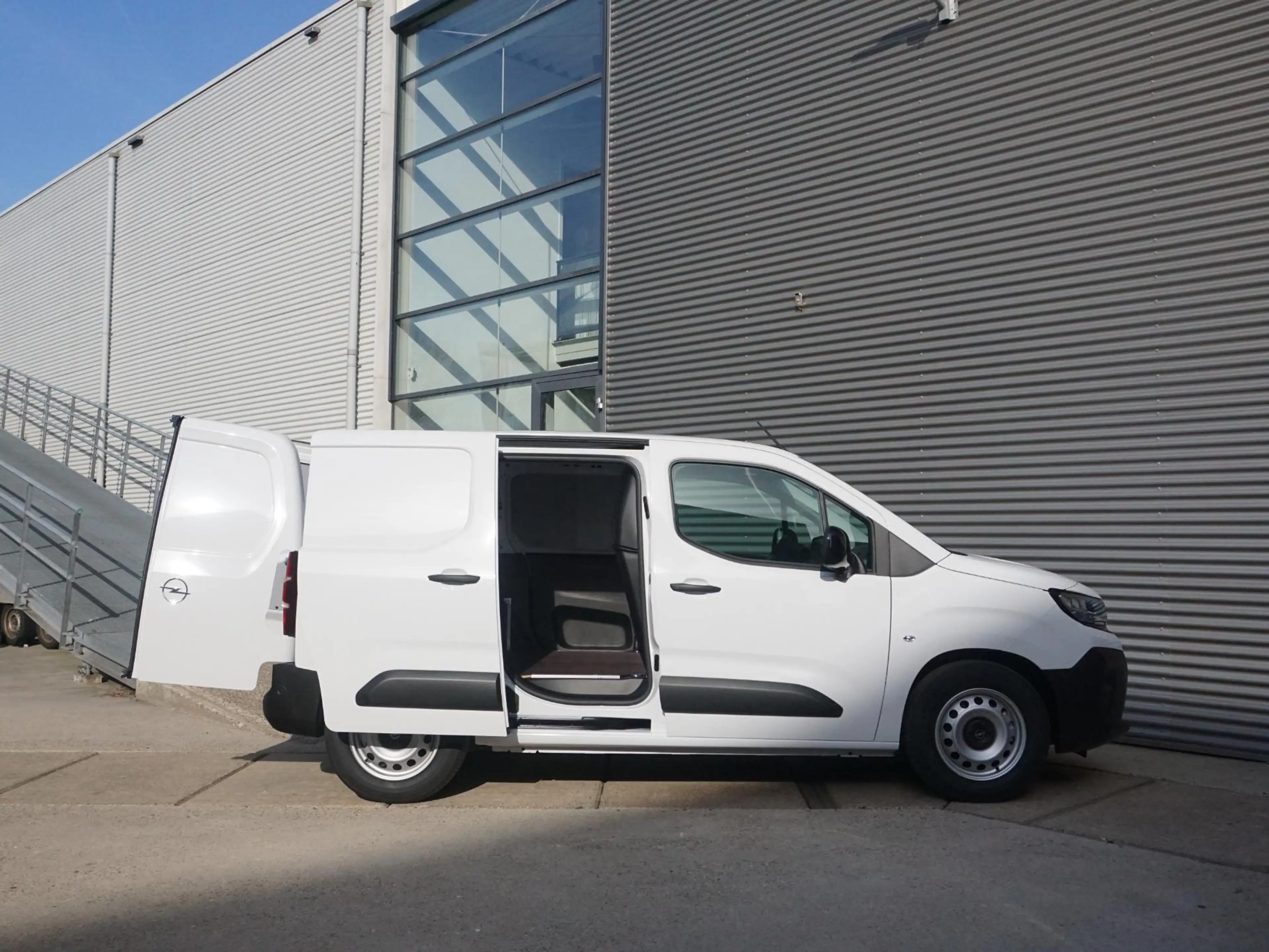 Opel Combo-e Electric L1 50kWh | camera | Apple Carplay/Android — photo 6
