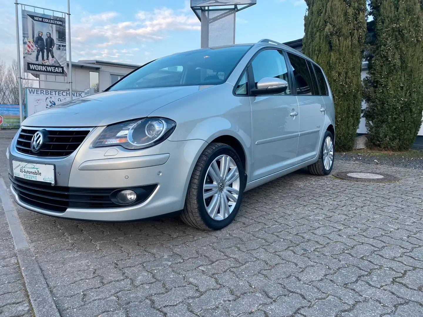 Volkswagen Touran /2Ha/Aut/Navi/Multi/7Sitze/Gar/Insp&TüVNeu Argent - 2
