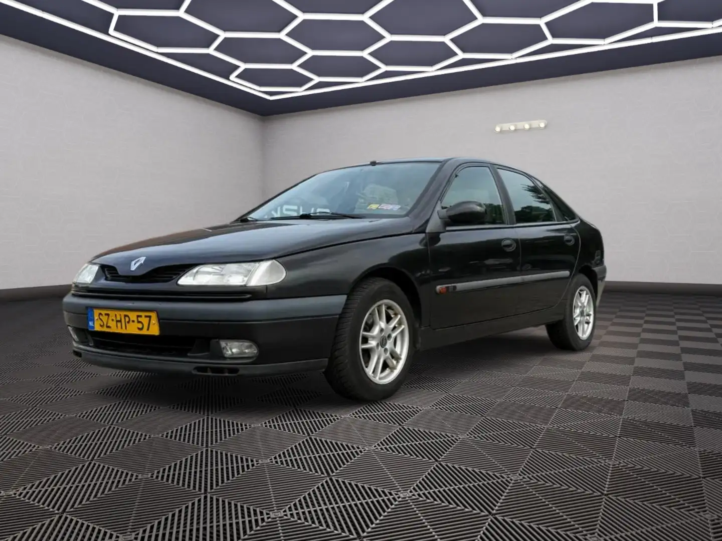 Renault Laguna 1.8 RXI Zwart - 1
