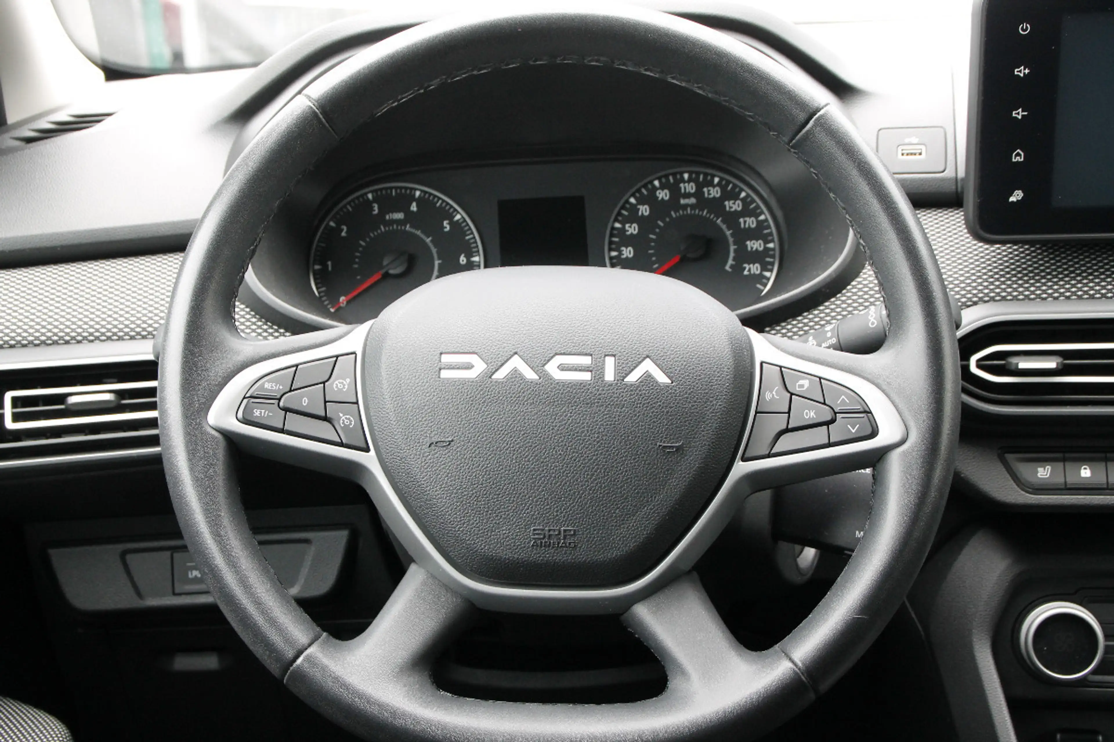 Dacia Jogger Expression TCe 100 ECO-G — photo 8