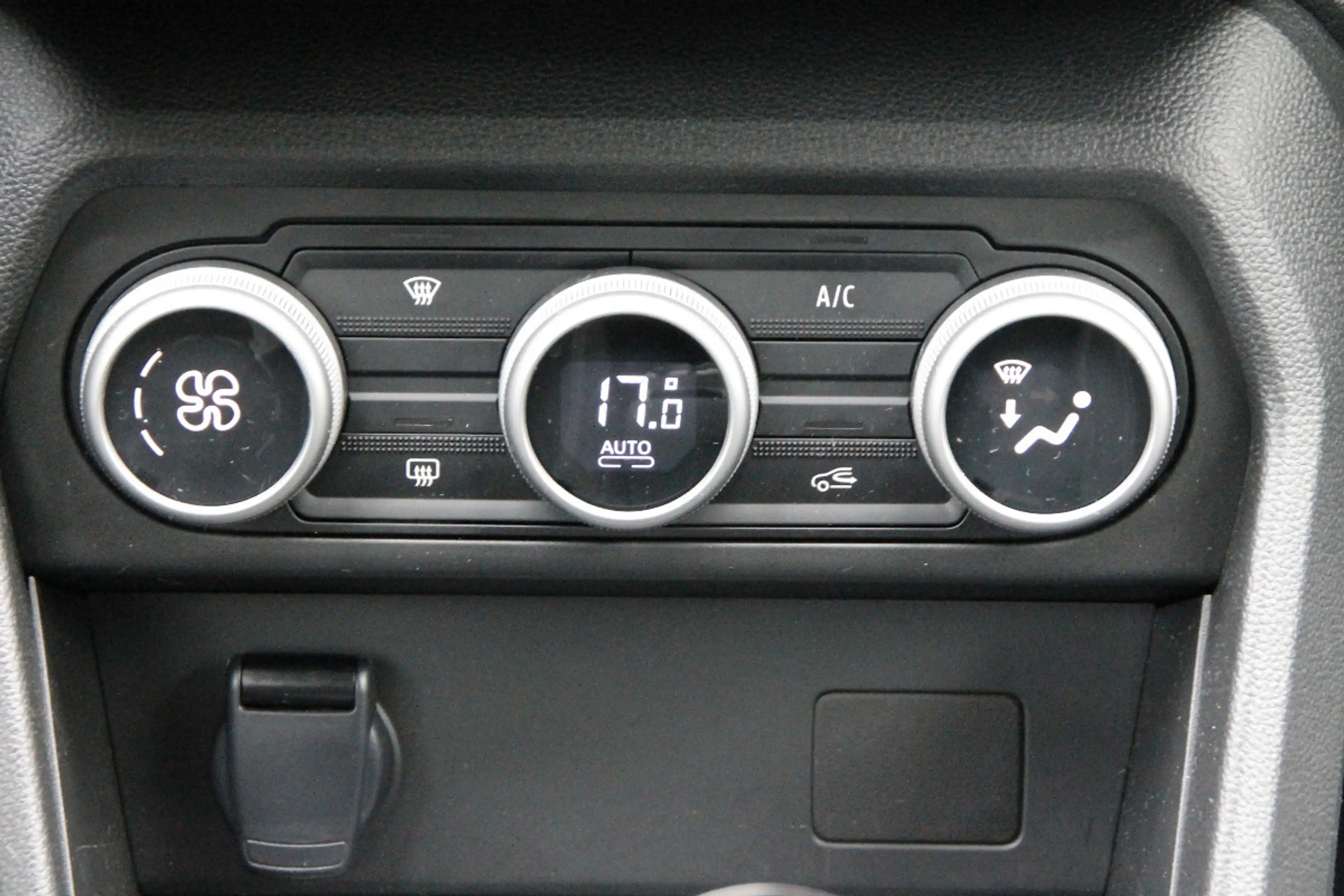 Dacia Jogger Expression TCe 100 ECO-G — photo 13