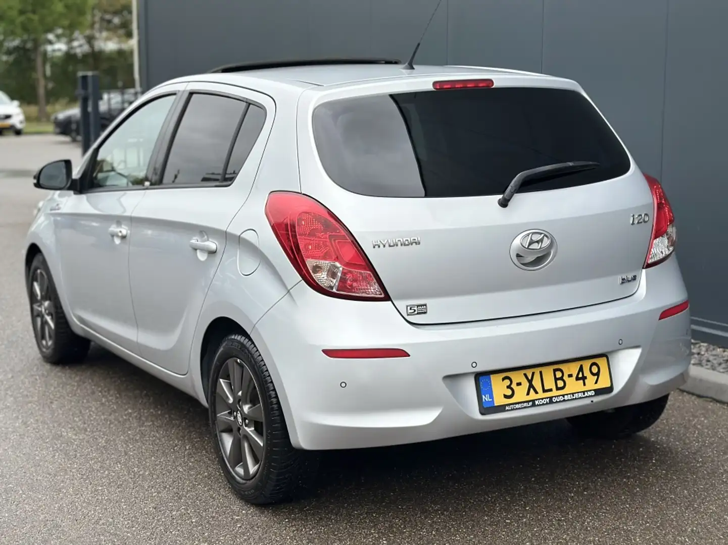 Hyundai i20 1.2i Go! Plus / dealeronderhouden! Gris - 2