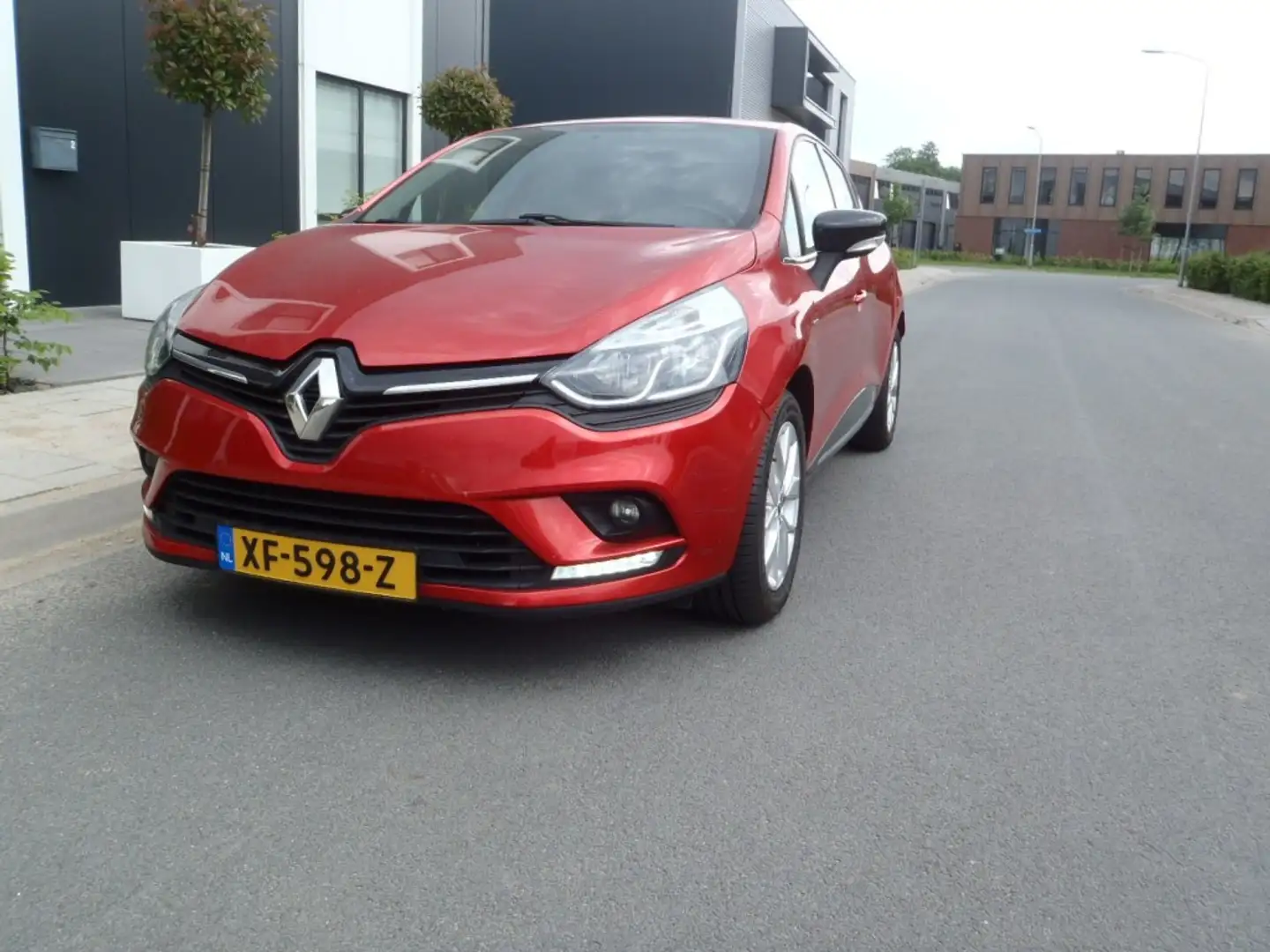Renault Clio 0.9 TCE LIMITED Rouge - 1