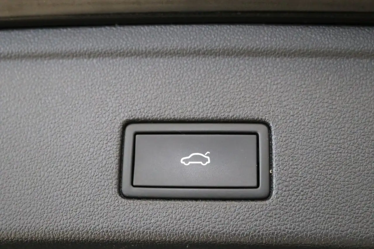2023 Volkswagen Touareg R-Line Luft AHK Kamera Virtual Garantie, photograph 7