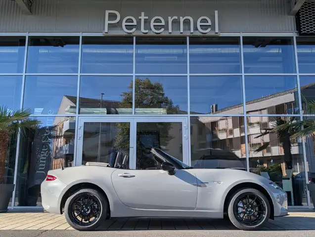 Mazda MX-5 view 8