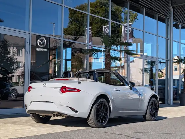 Mazda MX-5 view 6