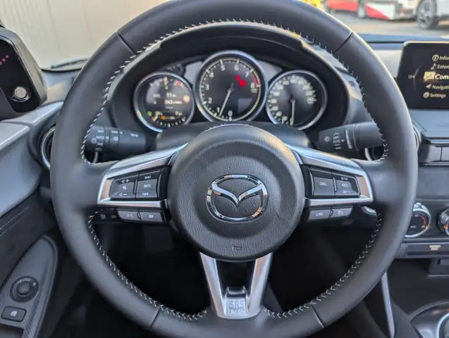 Mazda MX-5 view 12