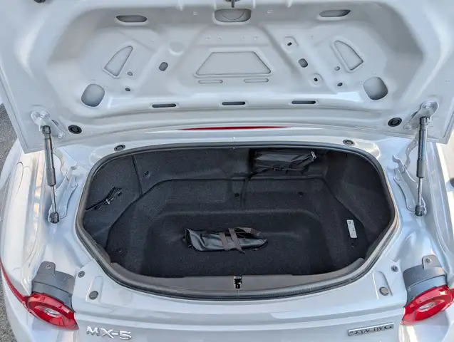 Mazda MX-5 view 22