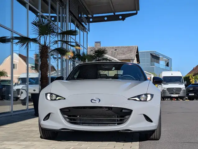 Mazda MX-5 view 7