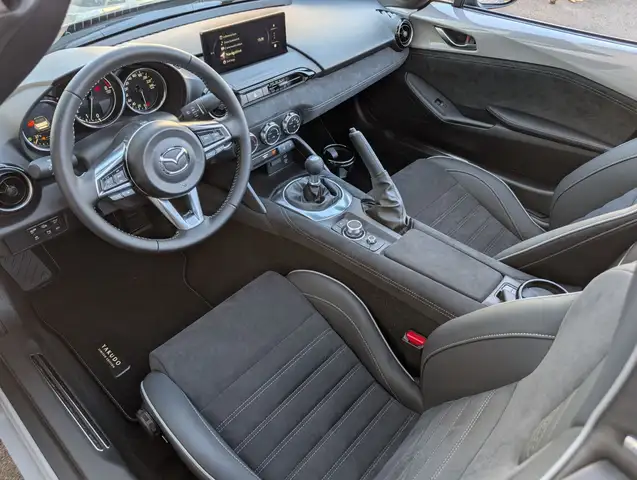 Mazda MX-5 view 16