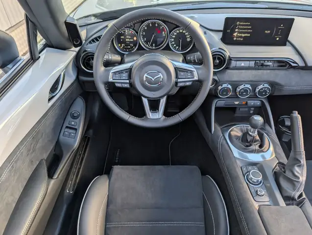 Mazda MX-5 view 21