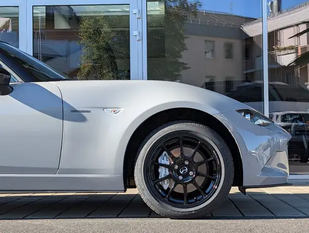 Mazda MX-5 view 11