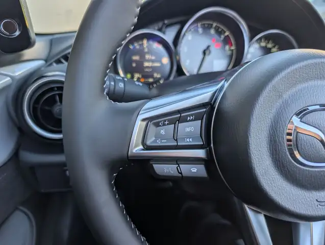 Mazda MX-5 view 13
