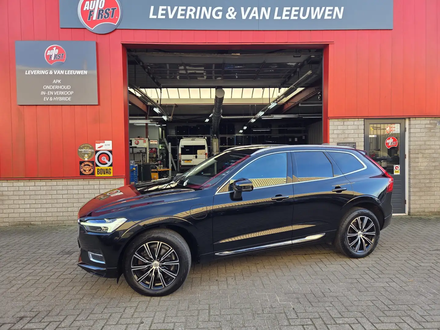 Volvo XC60 2.0 T6 Plug-in hybrid AWD Inscription Expression/ Noir - 1