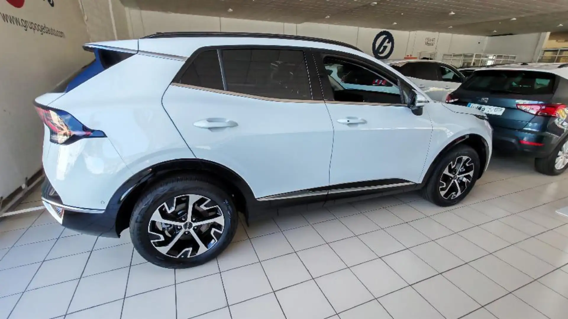 Kia Sportage 1.6 T-GDi HEV Tech 215 Blanco - 2