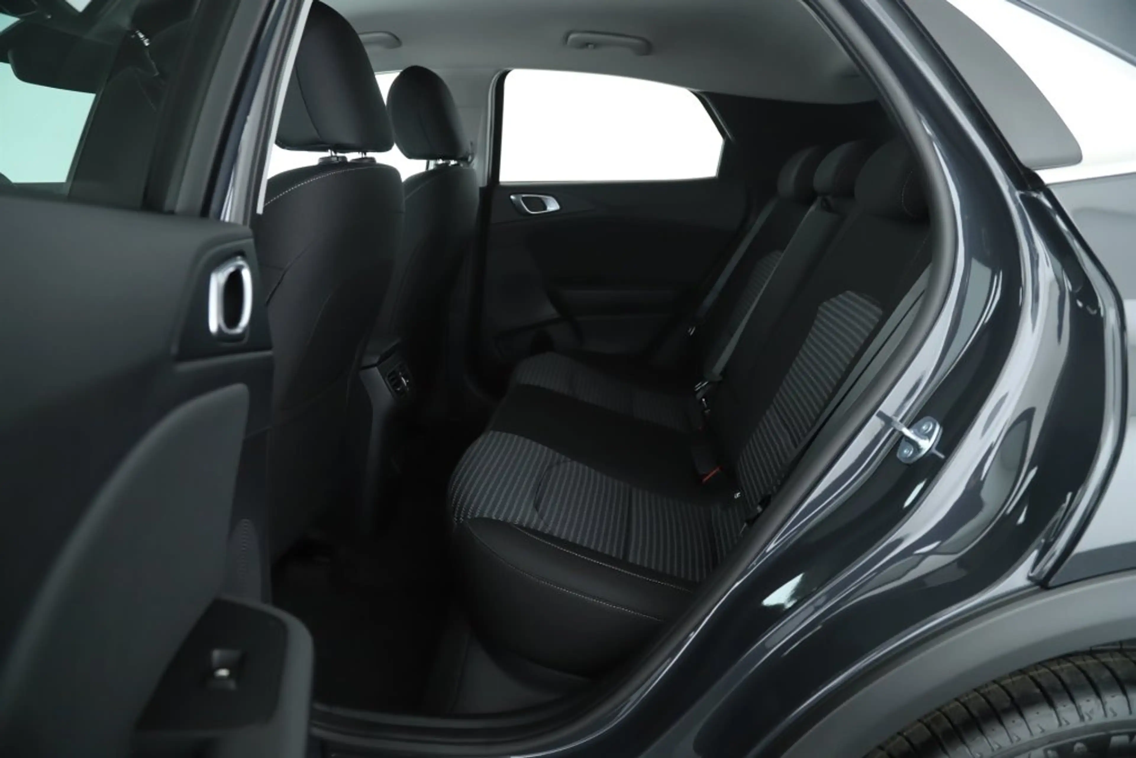 Kia XCeed 1.0 TGDI 48V AUTOMATIK SILBER — photo 11