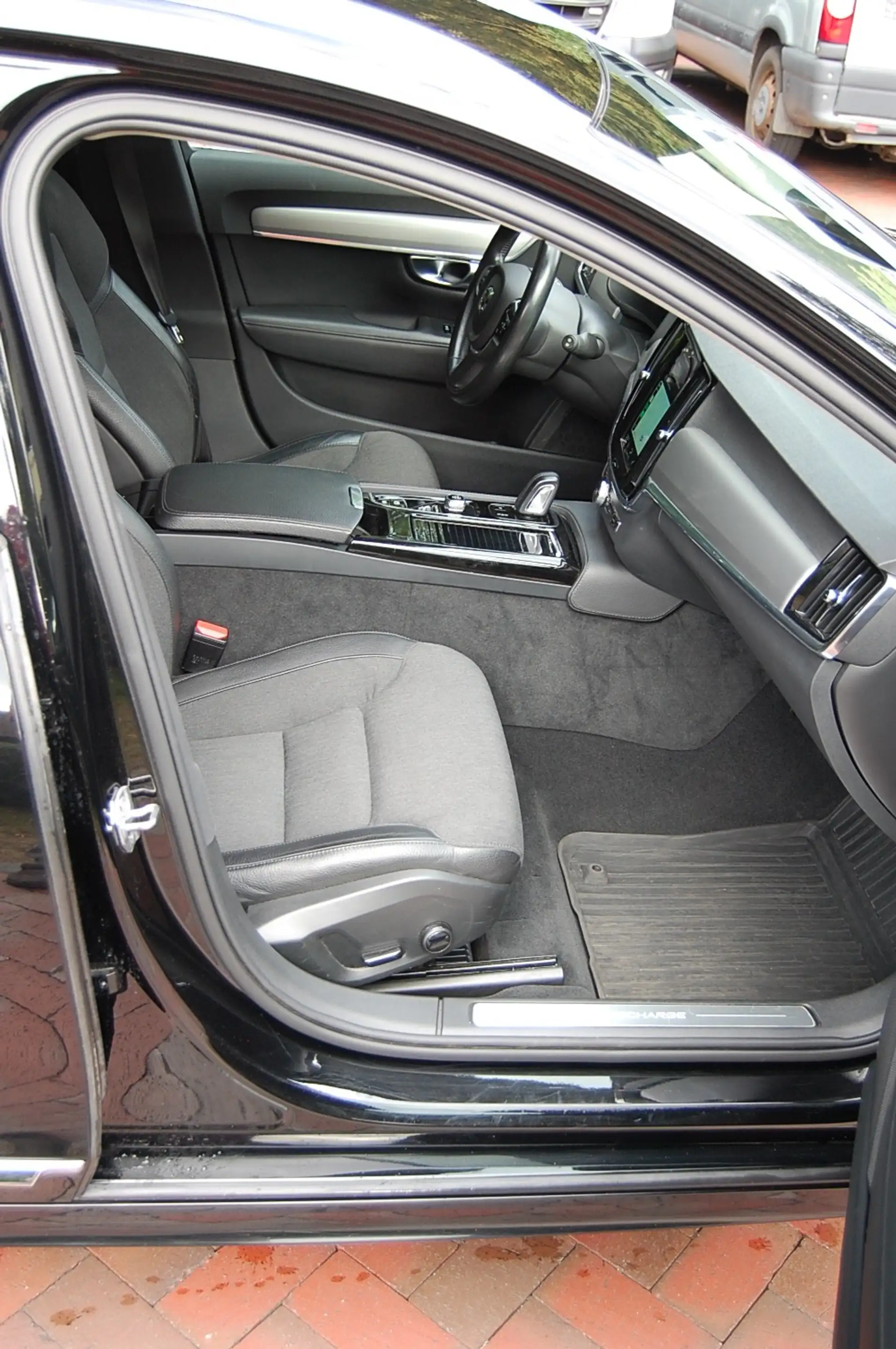Volvo V90 Inscription Expression Recharge Plug-In Hybrid AWD — photo 9