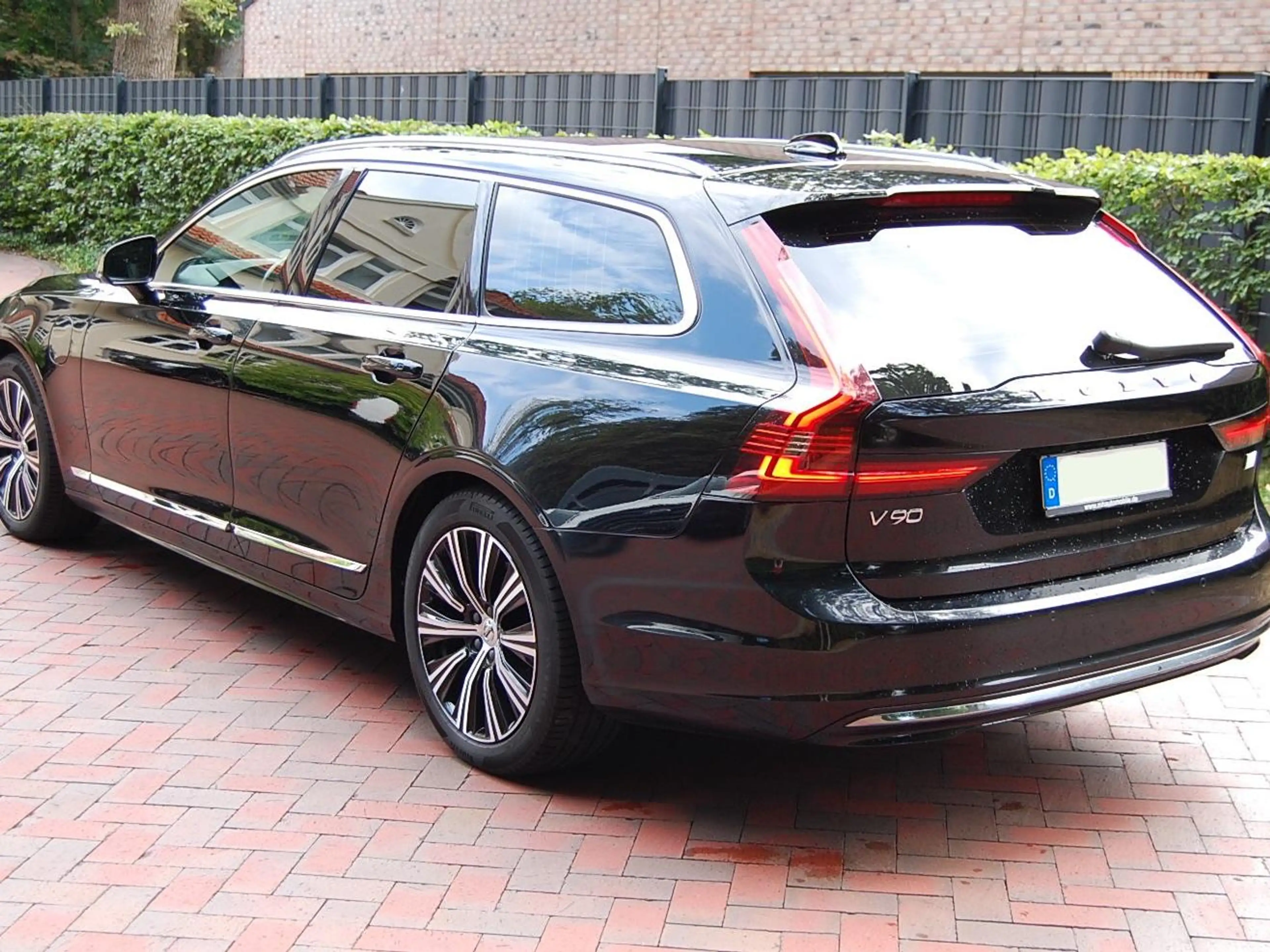 Volvo V90 Inscription Expression Recharge Plug-In Hybrid AWD — photo 4
