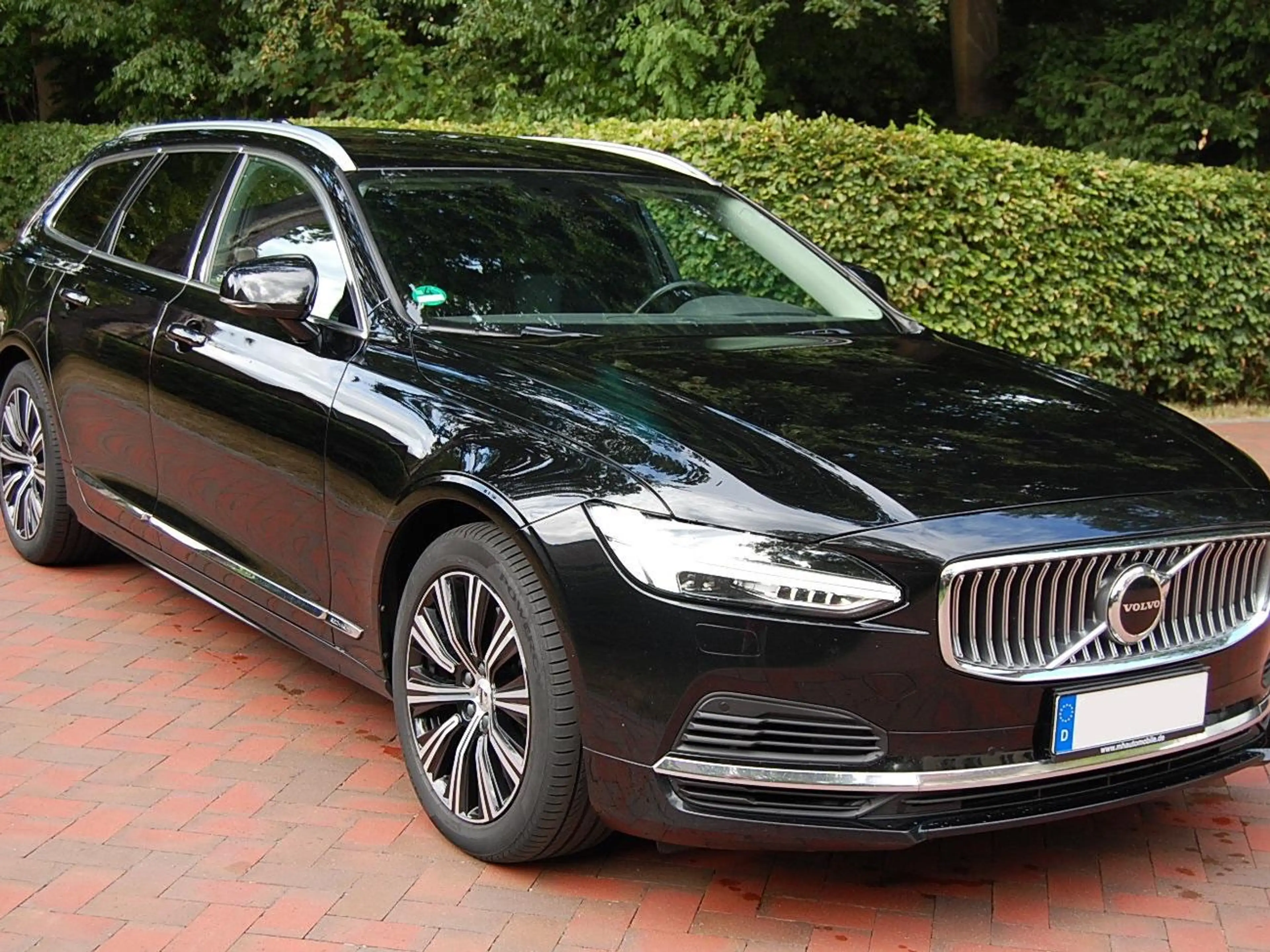 Volvo V90 Inscription Expression Recharge Plug-In Hybrid AWD — photo 2