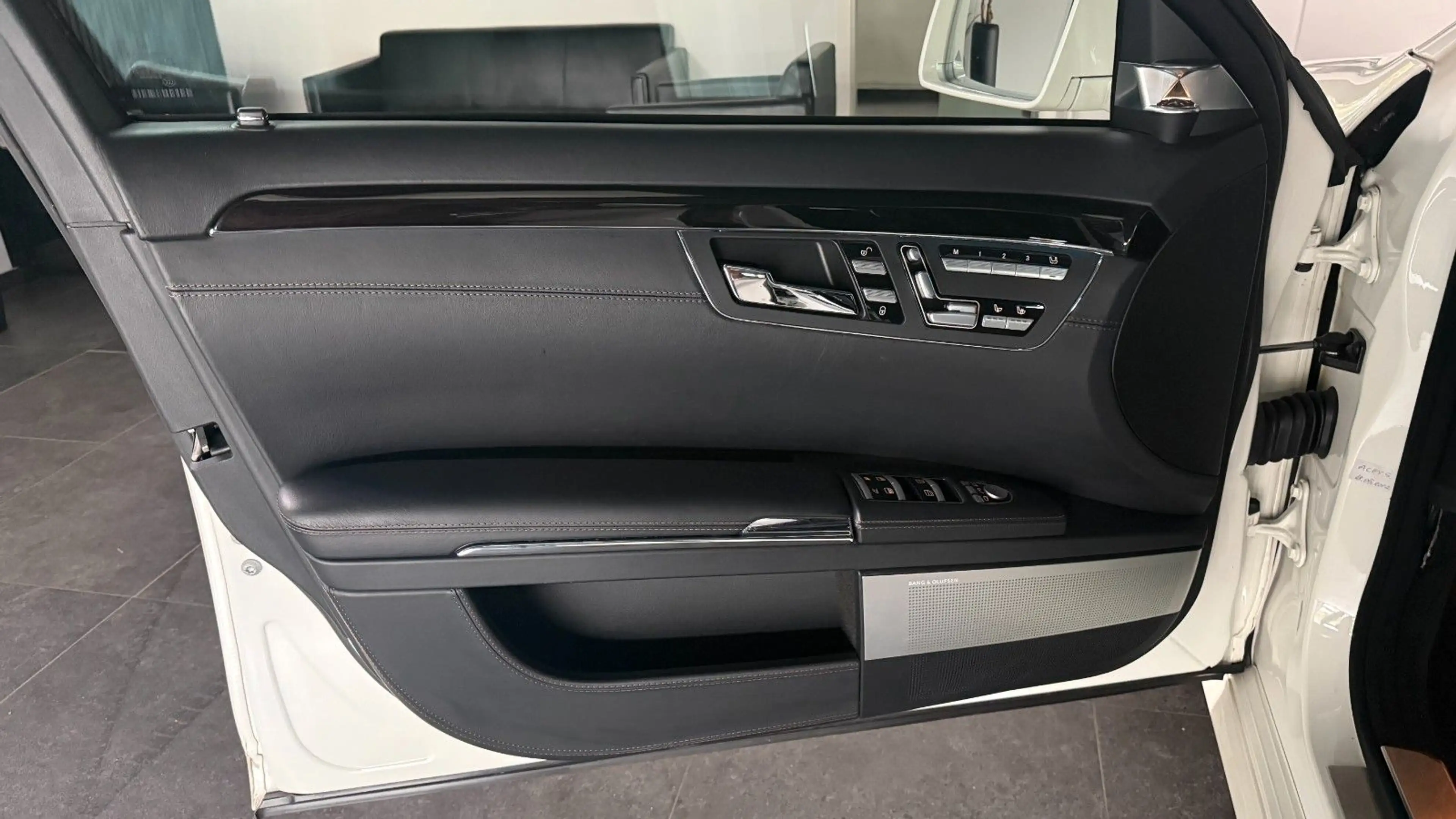 Mercedes-Benz S 63 AMG S L/Pano+Bang-Olufsen+Memory — photo 12