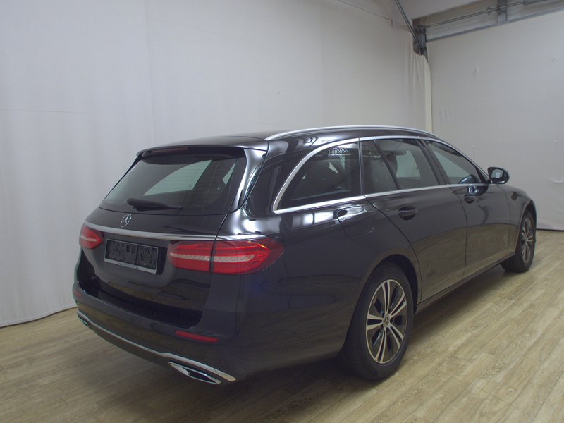 Mercedes-Benz E 220 T d Avantgarde Leder Navi LED RfK Distro — photo 4