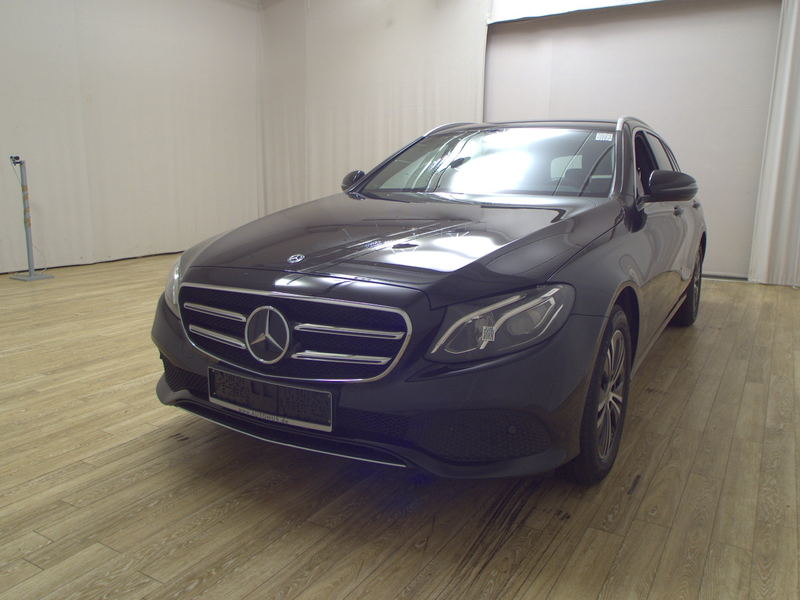 Mercedes-Benz E 220 T d Avantgarde Leder Navi LED RfK Distro — photo 2