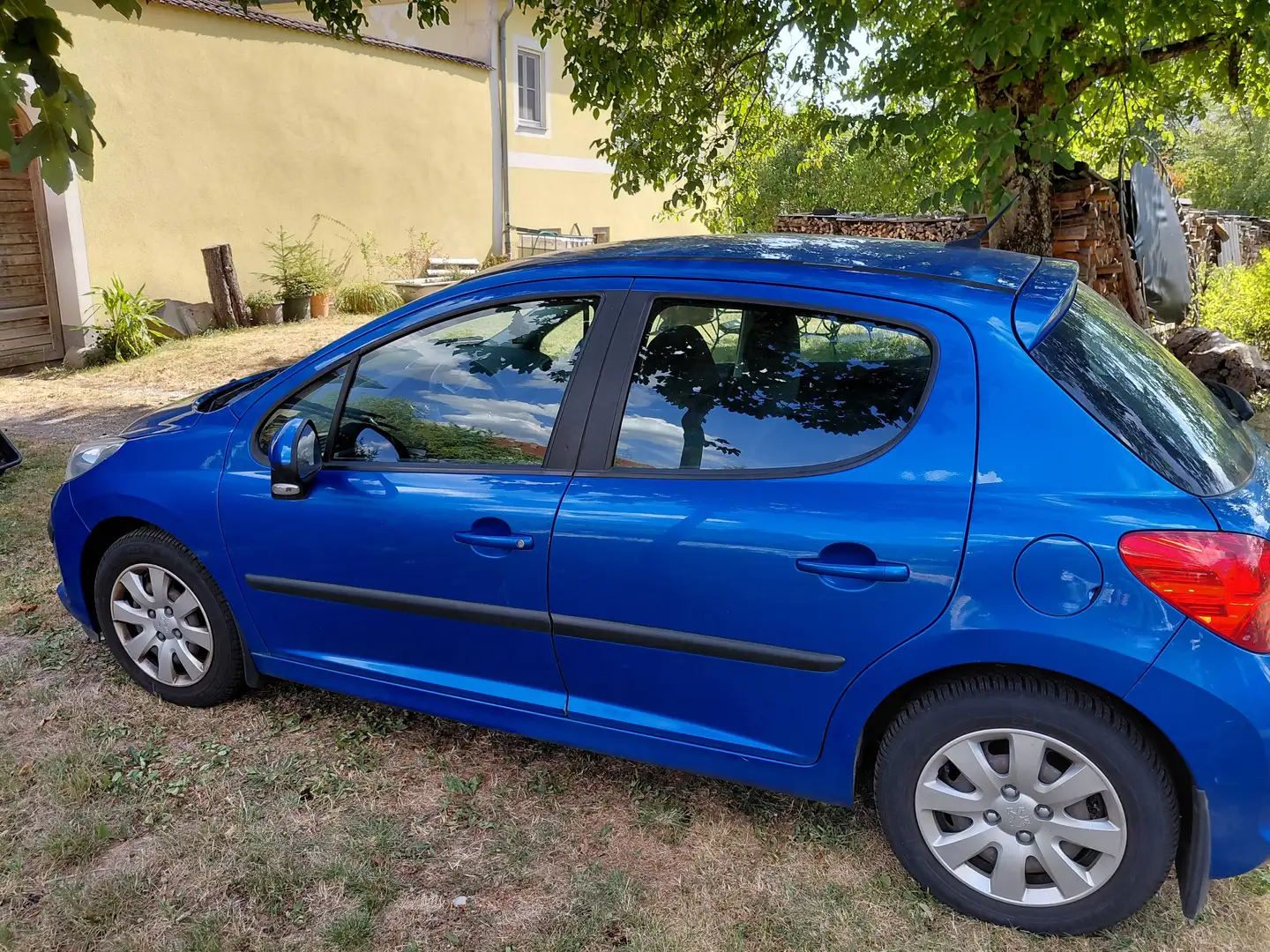 Peugeot 207 207 Premium 1,4 HDi 70 Premium Blau - 2