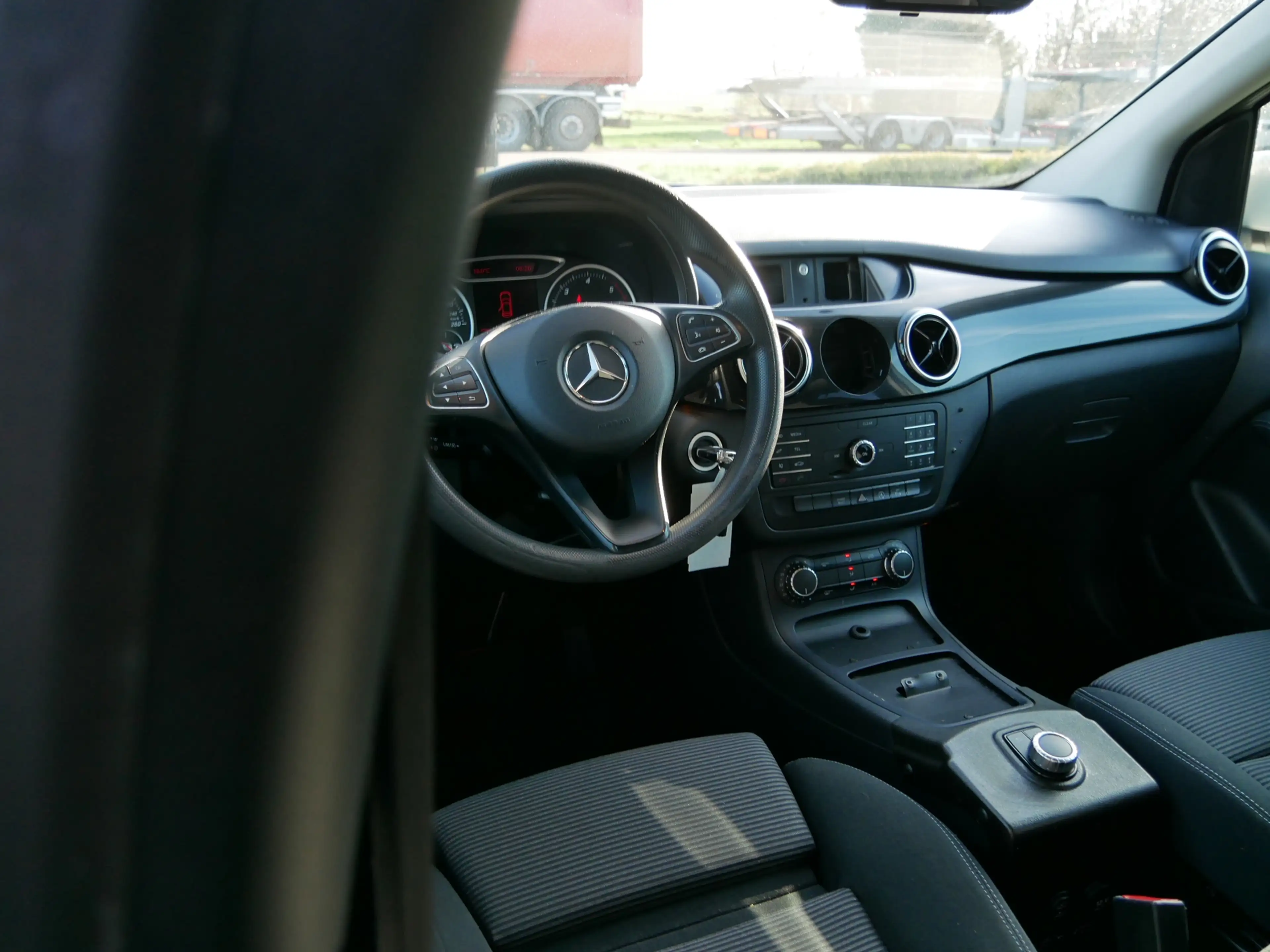 Mercedes-Benz B 220 d Ambition AUT AC ** EX POLICE MARGE CAR ** — photo 12