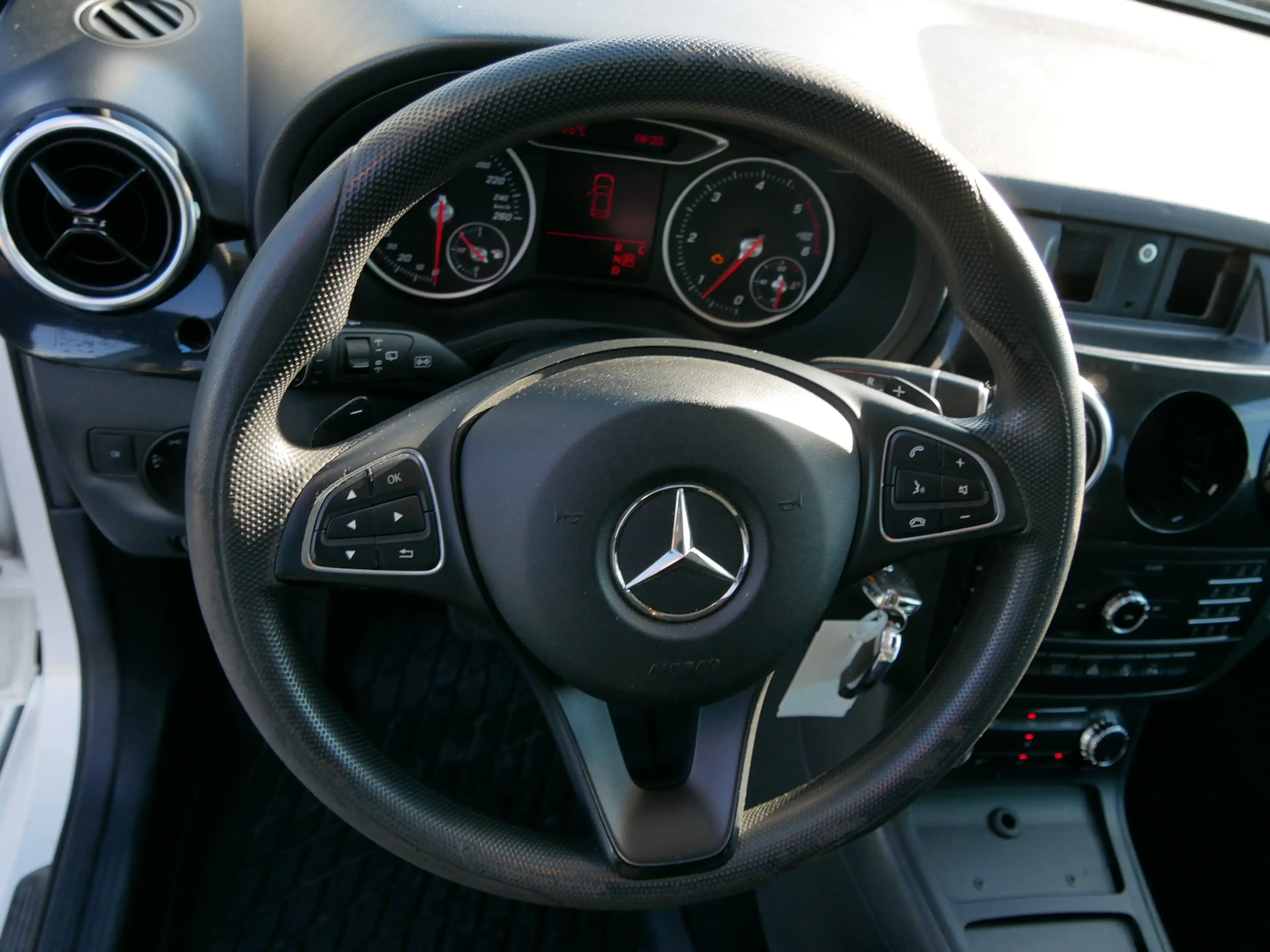 Mercedes-Benz B 220 d Ambition AUT AC ** EX POLICE MARGE CAR ** — photo 14