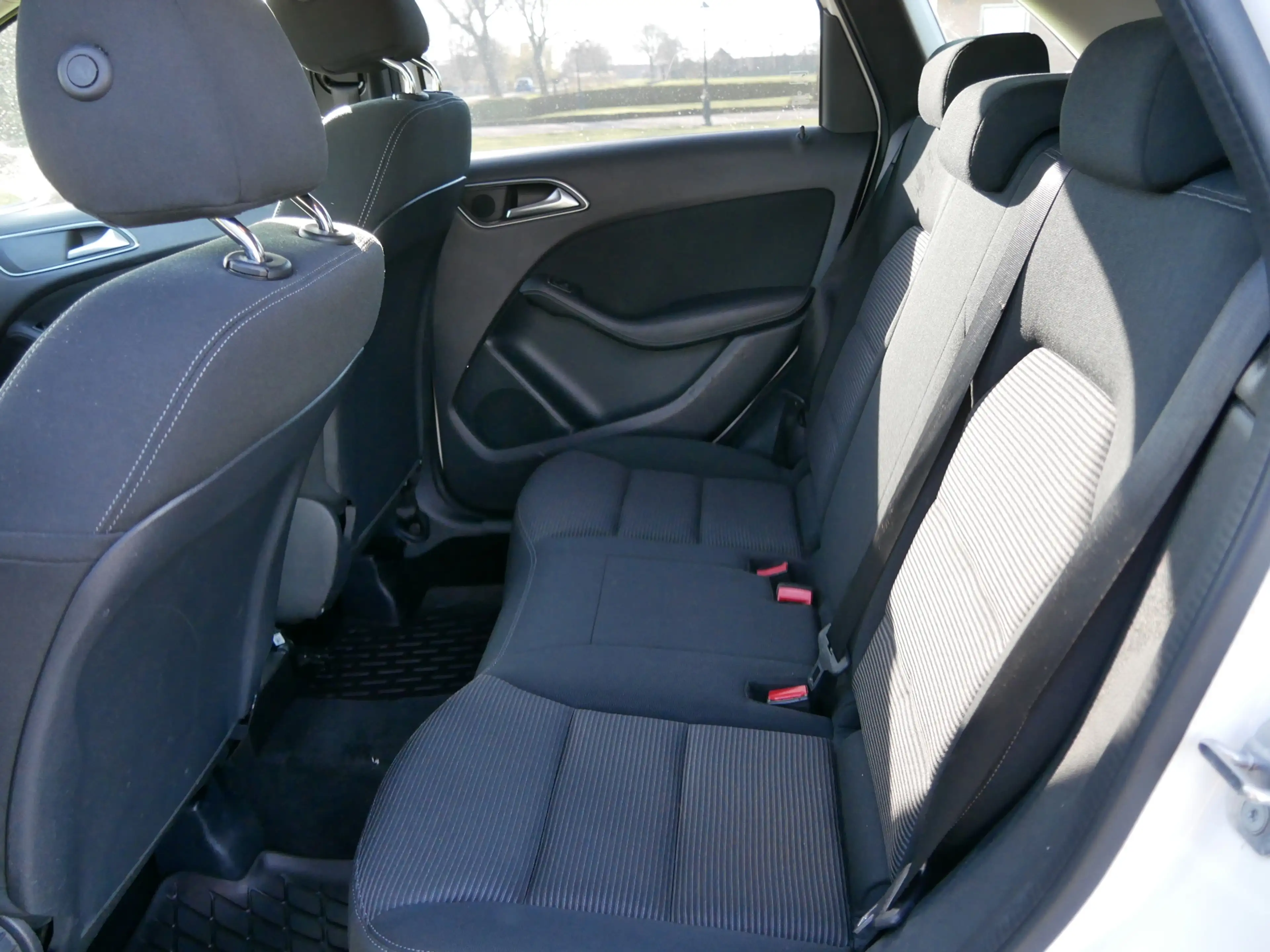 Mercedes-Benz B 220 d Ambition AUT AC ** EX POLICE MARGE CAR ** — photo 11