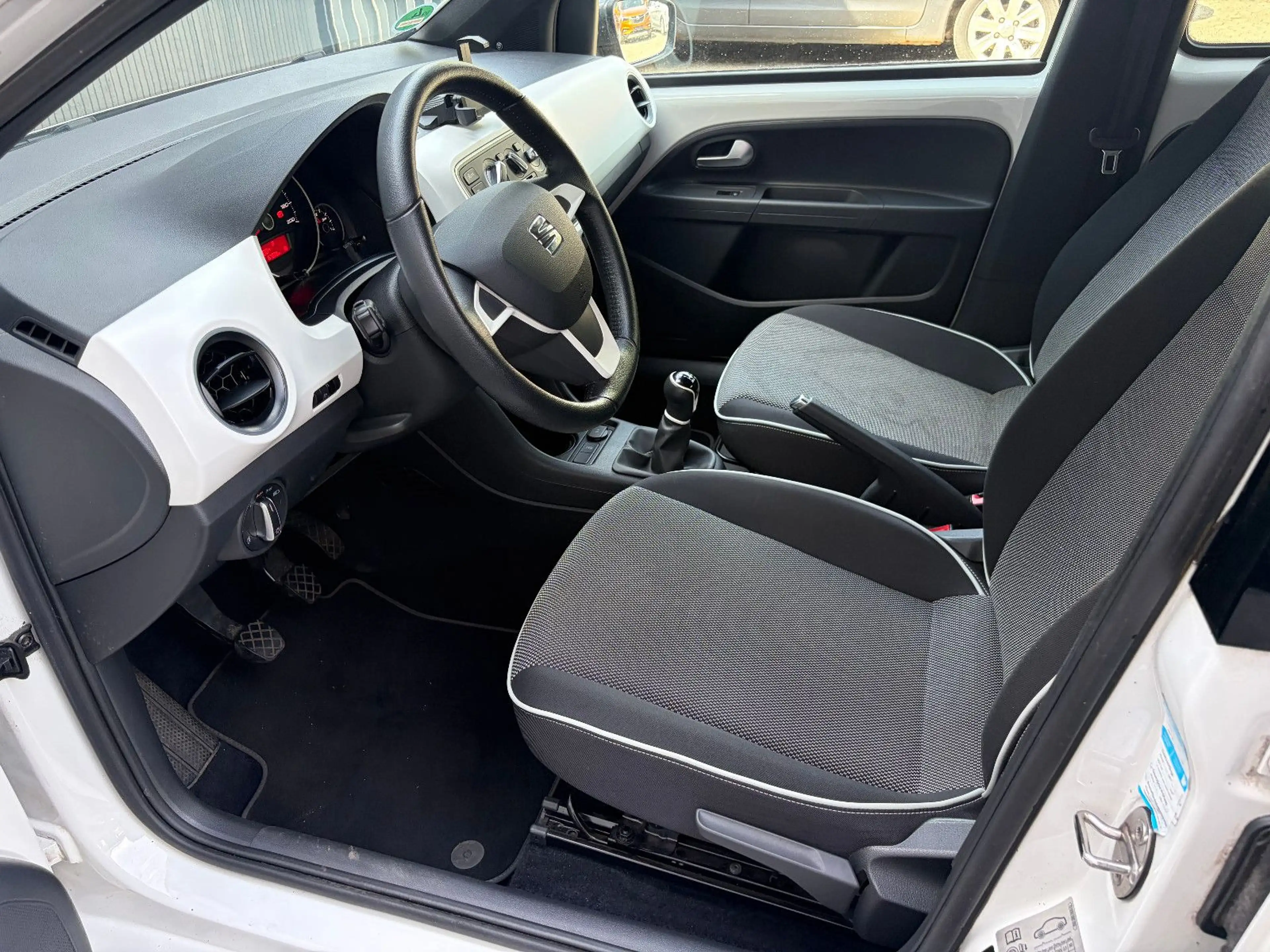 SEAT Mii 1.0 Chic · 5 Türer · PDC · Sitzhzg. · Klima — photo 14