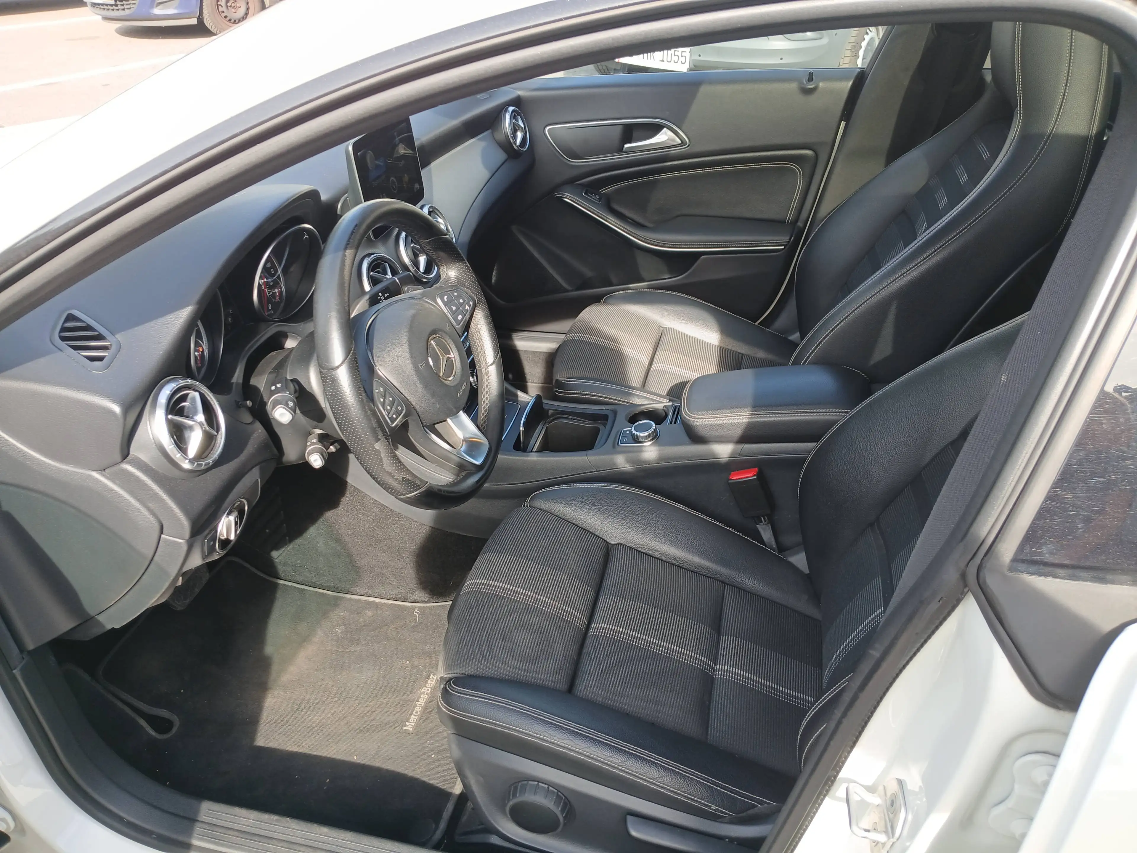 Mercedes-Benz CLA 180 Coupe Amg Optik Led — photo 9
