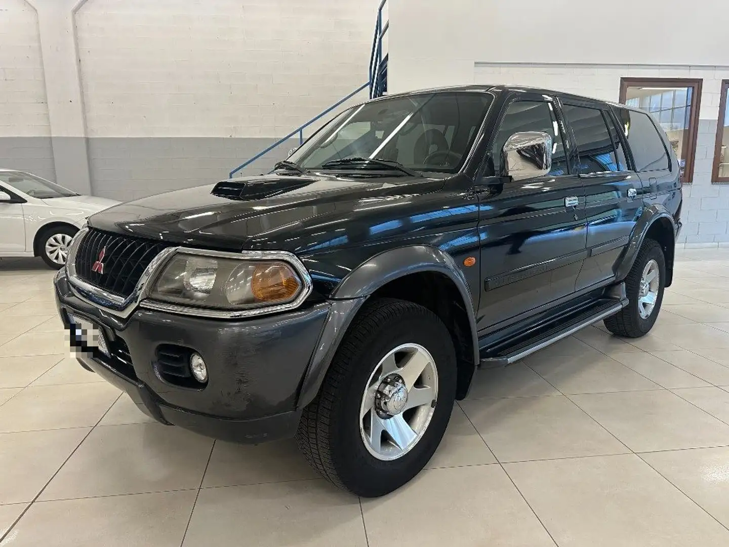 Mitsubishi Pajero Sport 2.5 TDI GLS Schwarz - 1